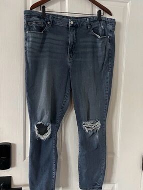 Good American Jeans Womens Plus 20
Skinny Always Fits Good Legs Crop
Distressed